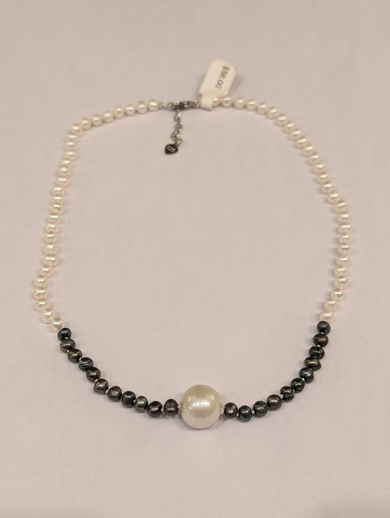 Pearl necklace w/large pearl